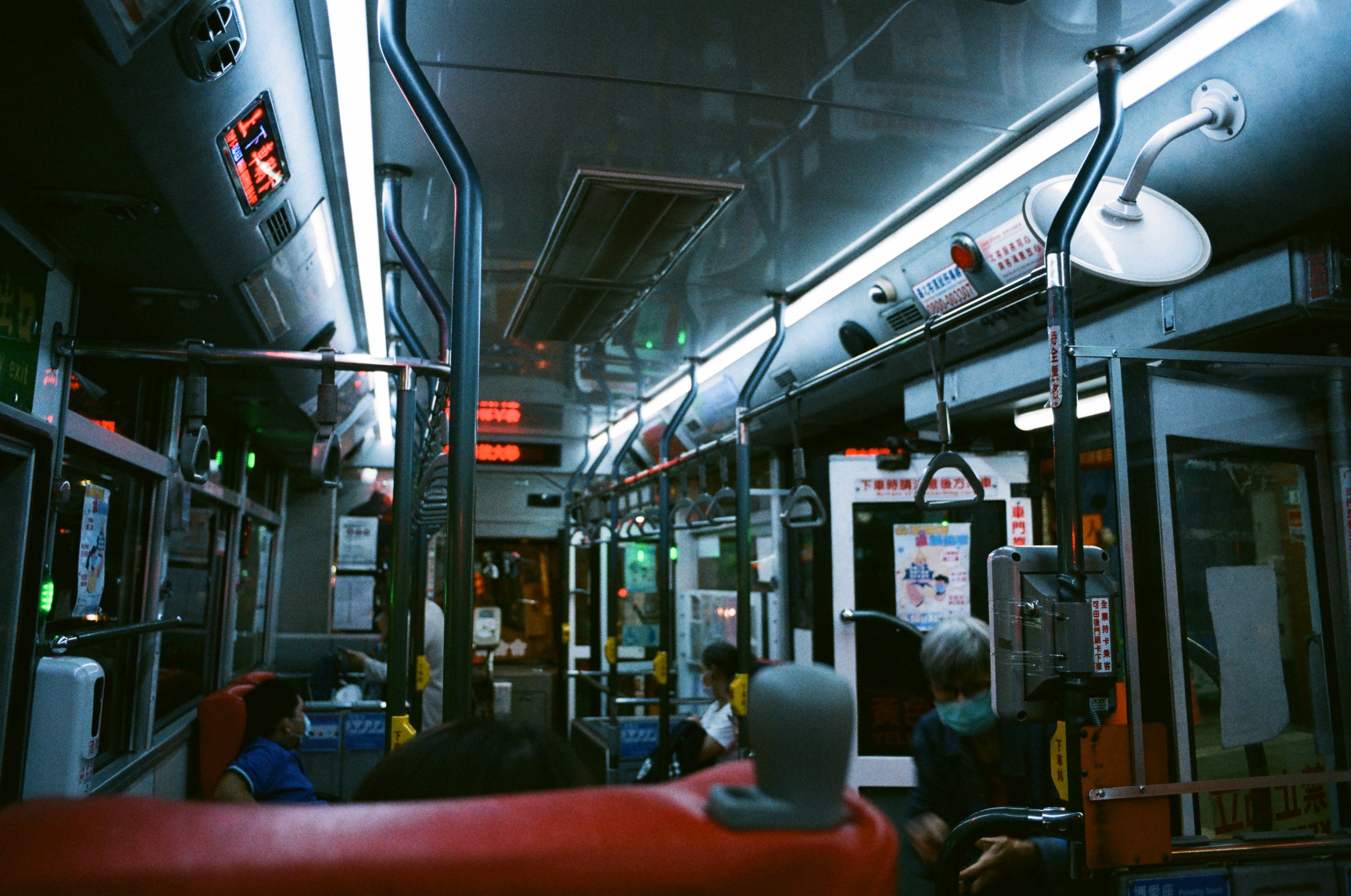 EP29 交通工具視角｜Olympus OM-1N + 美版 Fujifilm Fujicolor C200 彩色底片