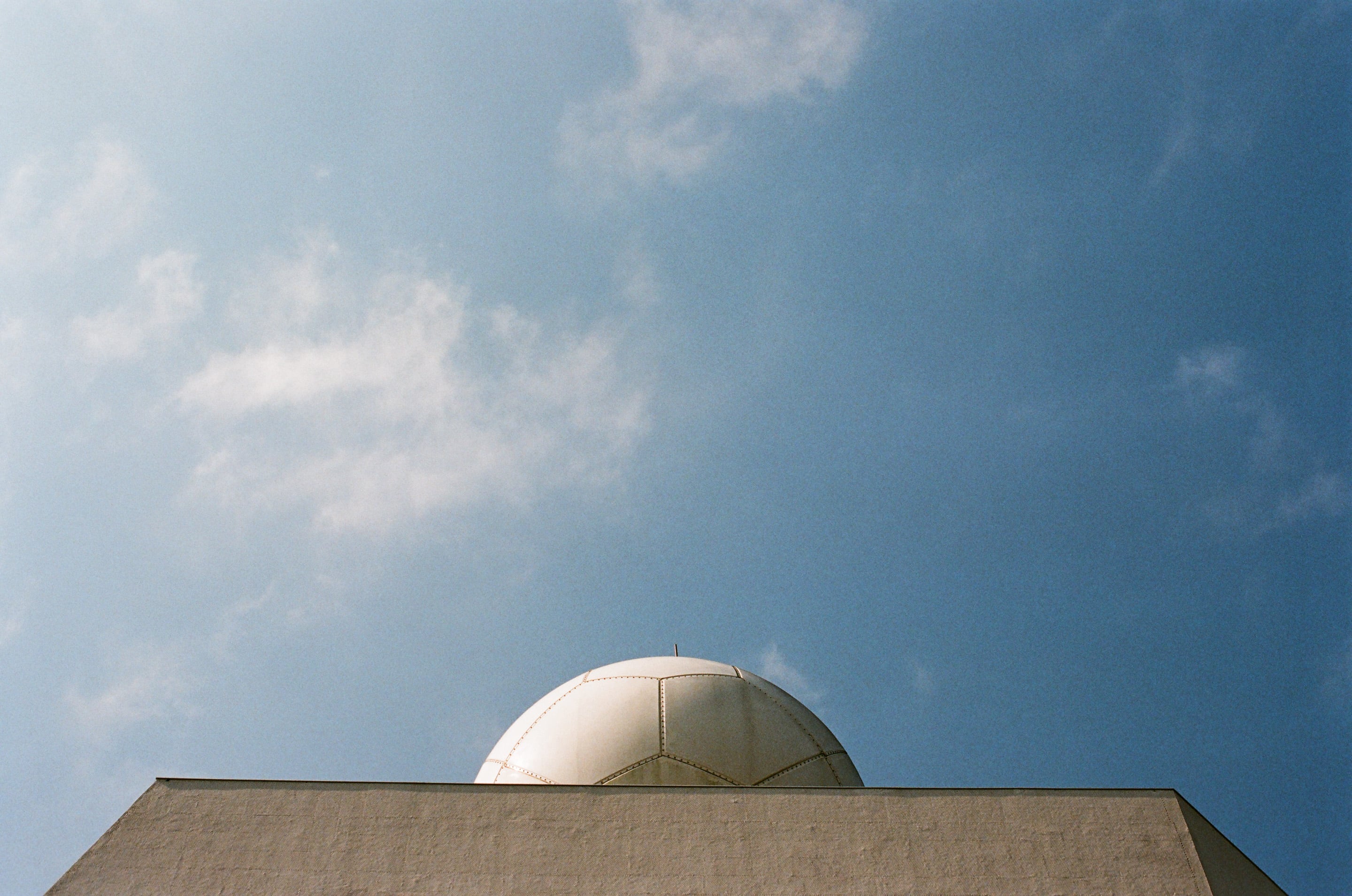 EP50 神鏡駕到｜Olympus OM-10 + 美版 Fujifilm Superia X-Tra 400 彩色底片