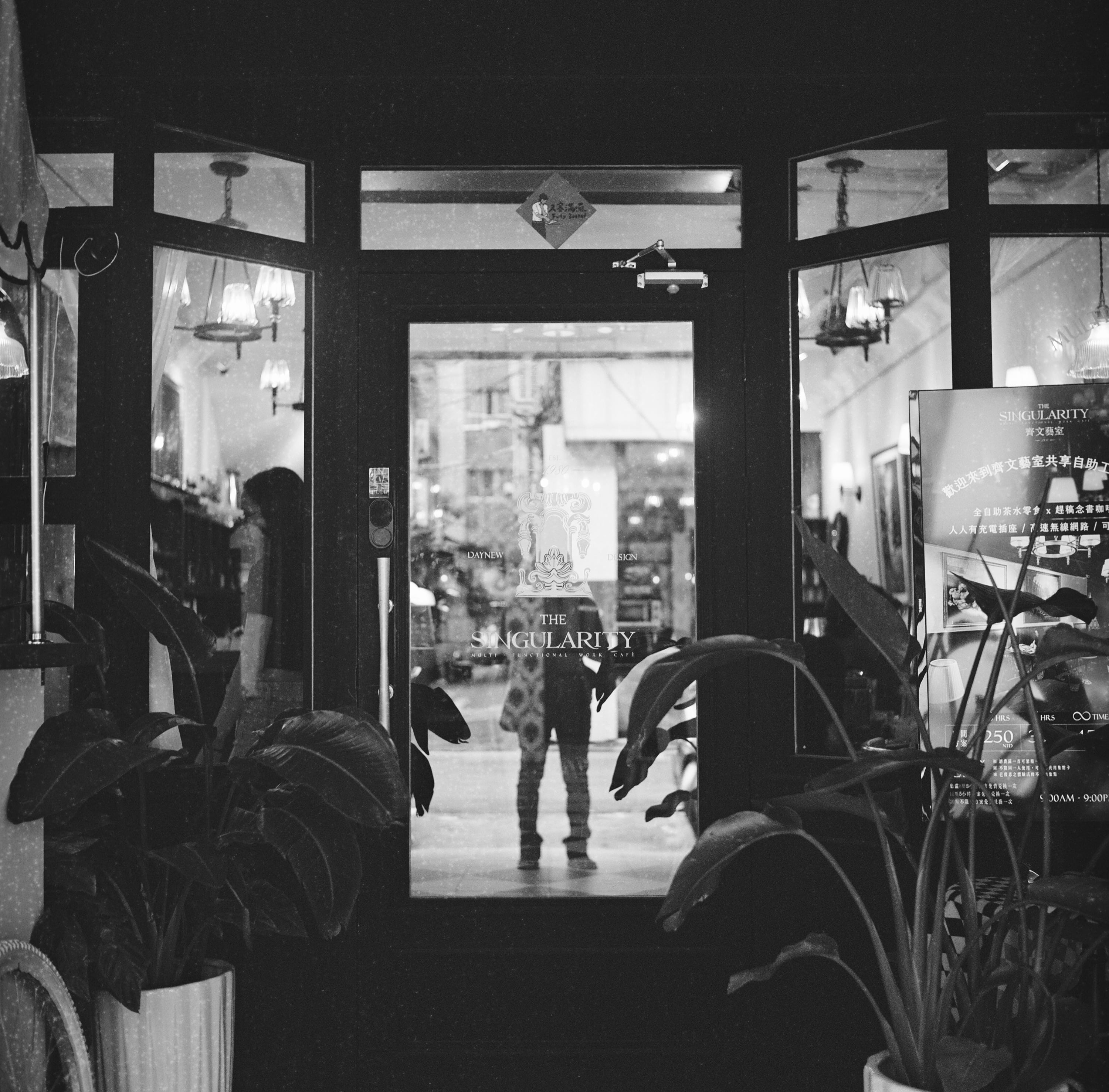 EP119 中片幅的景深空間｜Olympus Flex A 3.5 + Ilford XP2 Super 400 黑白過期底片