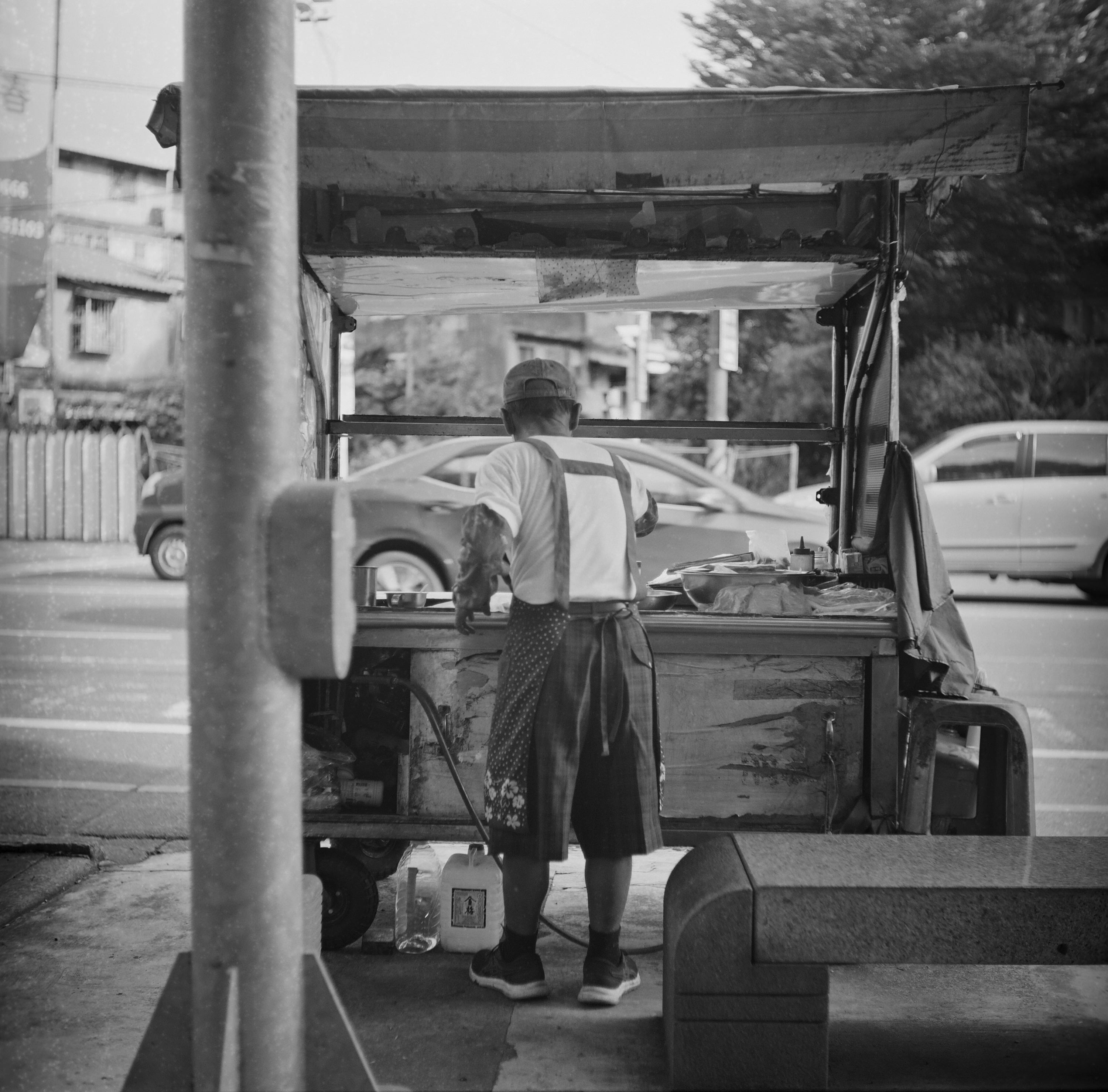 EP124 慎用過期片｜Olympus Flex A 2.8  + Ilford XP2 Super 400 黑白過期底片