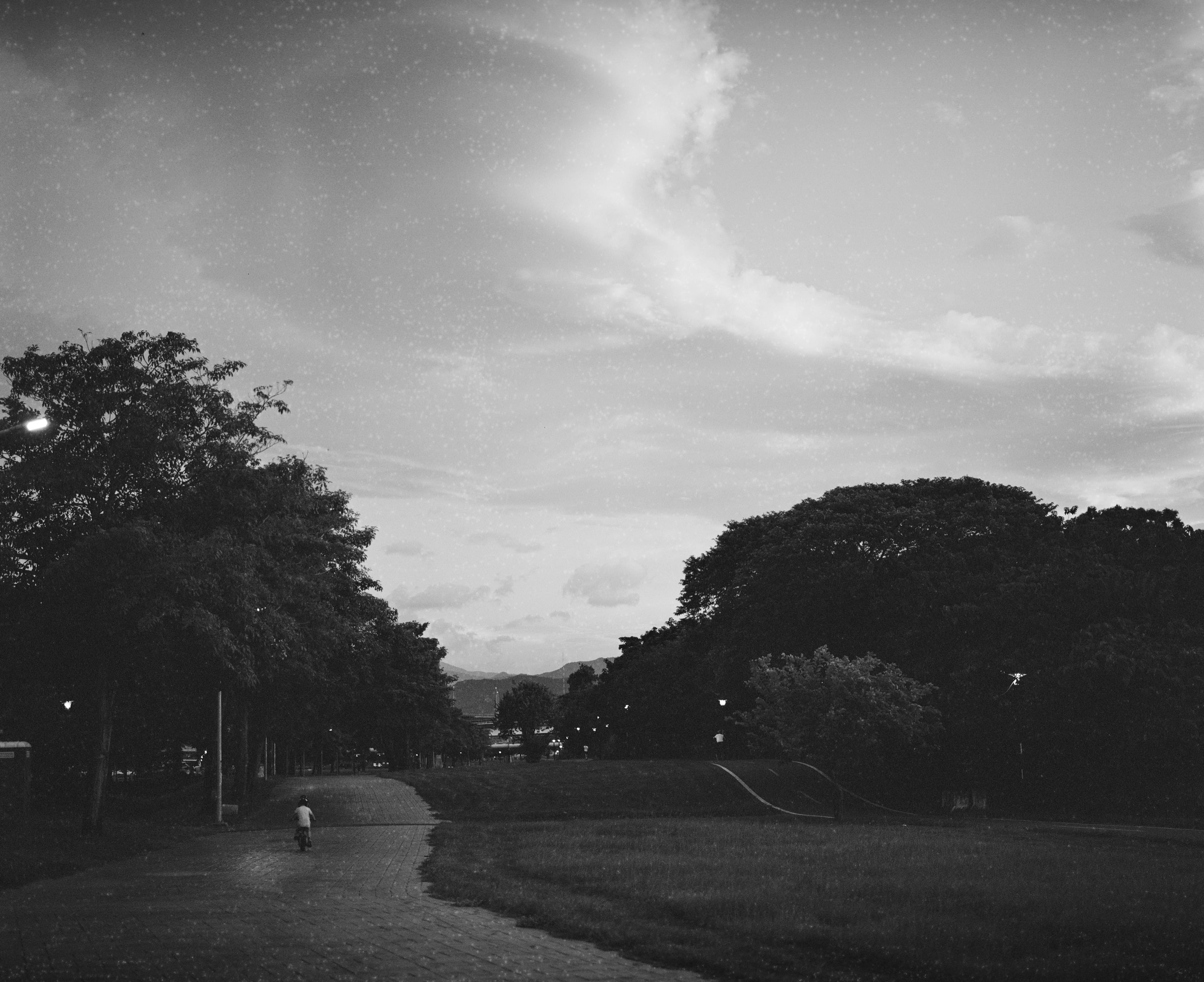 EP128 隨風消散｜Pentax 6x7 MLU + Ilford XP2 Super 400 黑白過期底片