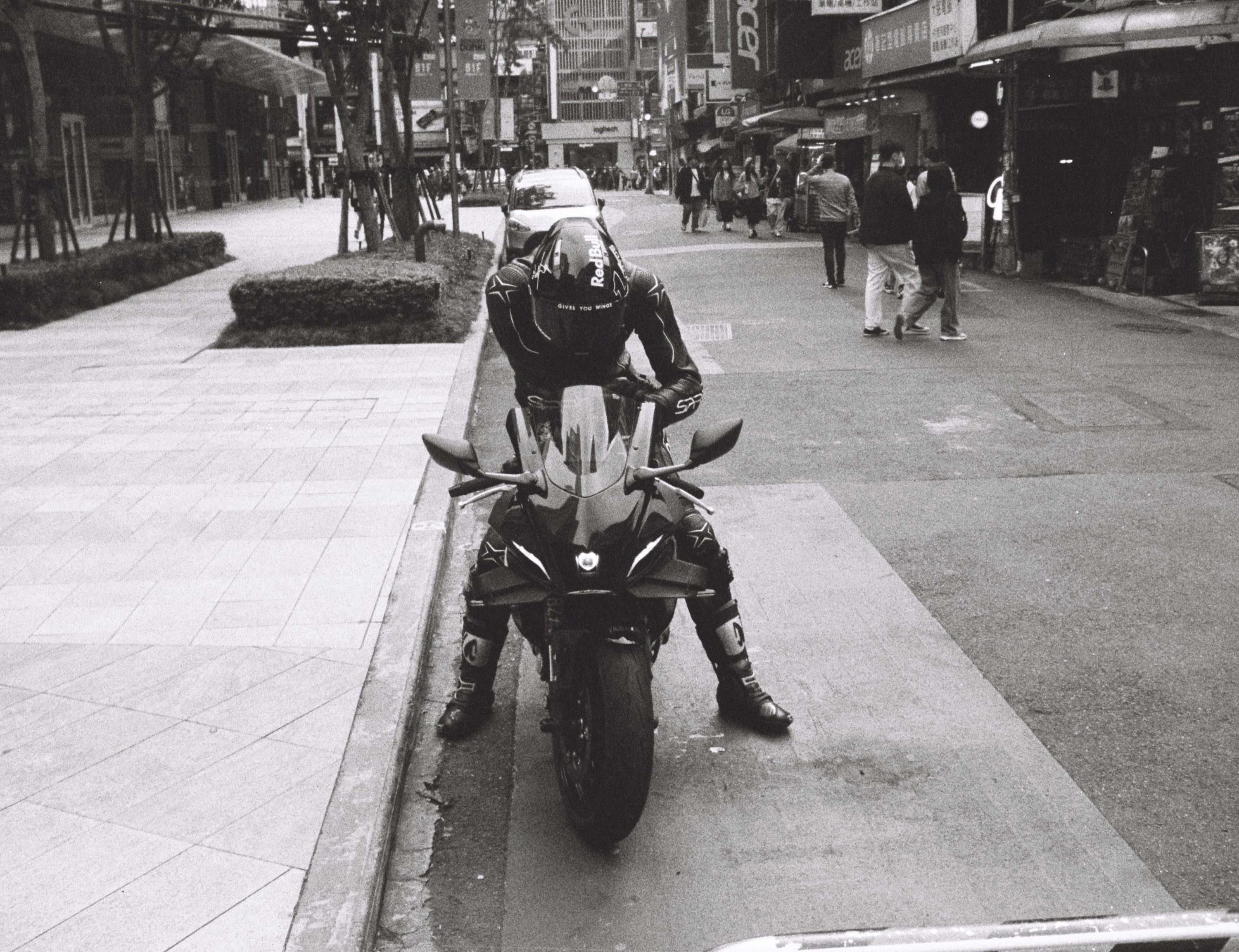 EP152 像間諜一樣｜Pentax Auto 110 初代 + Lomography Orca 100 黑白底片