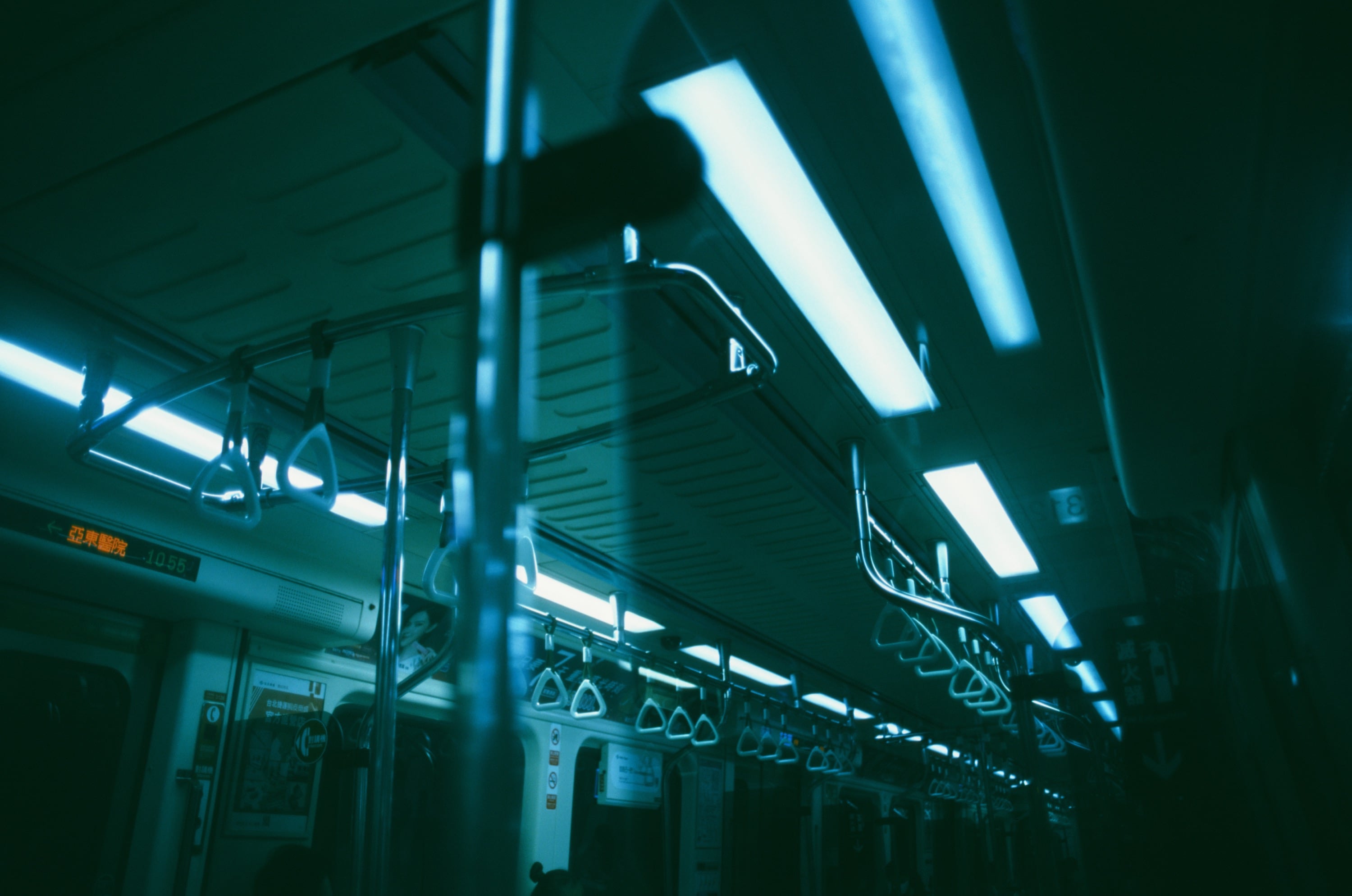 EP192 電影底片與迷幻冷調｜Olympus OM-4 Ti + Kodak AeroColor IV 2460 135 負片正沖