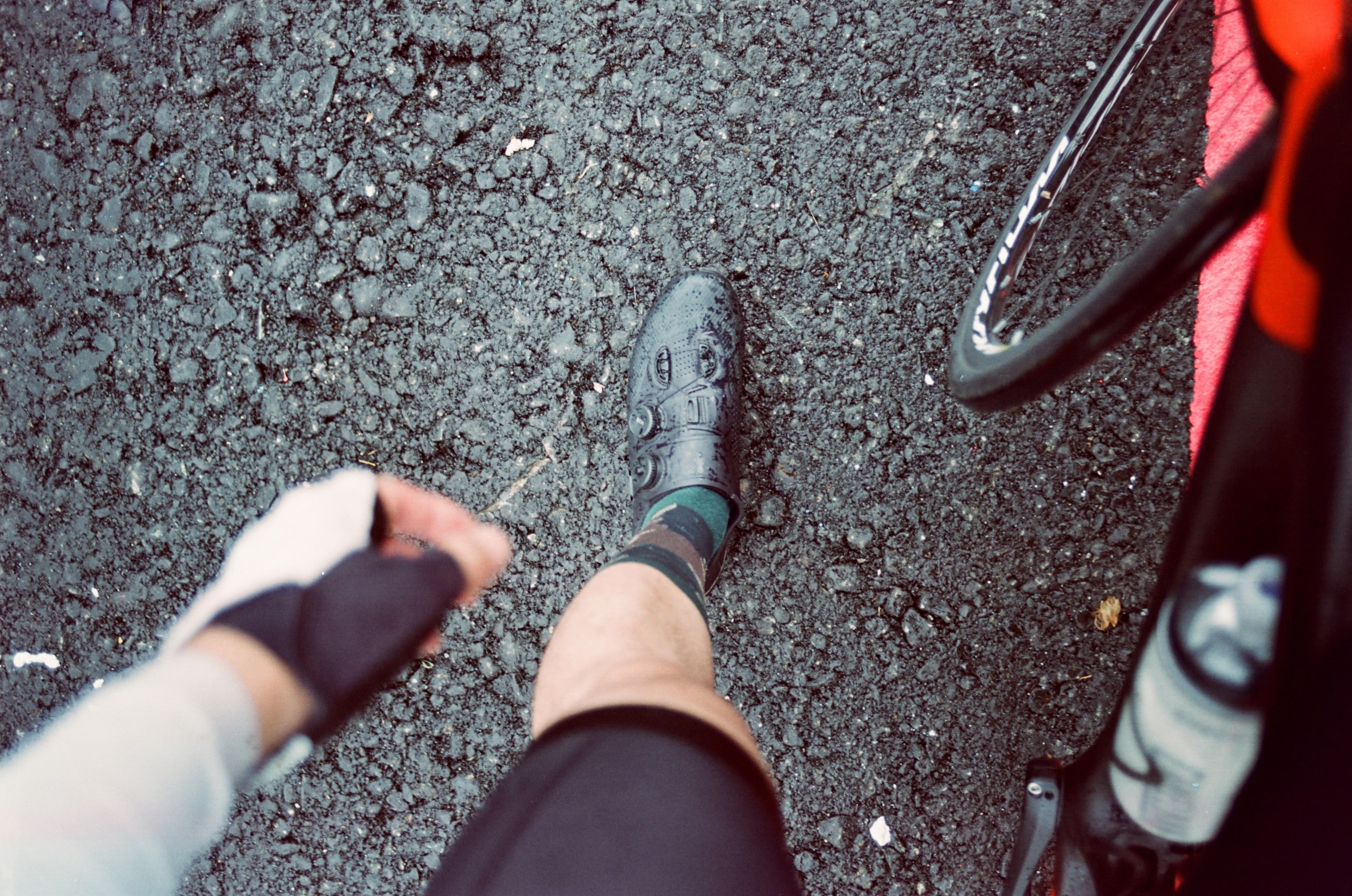 EP219 騎車的片段｜Olympus OM-20 與 Fujifilm Eterna Vivid 160T/8543 過期 11 年電影底片