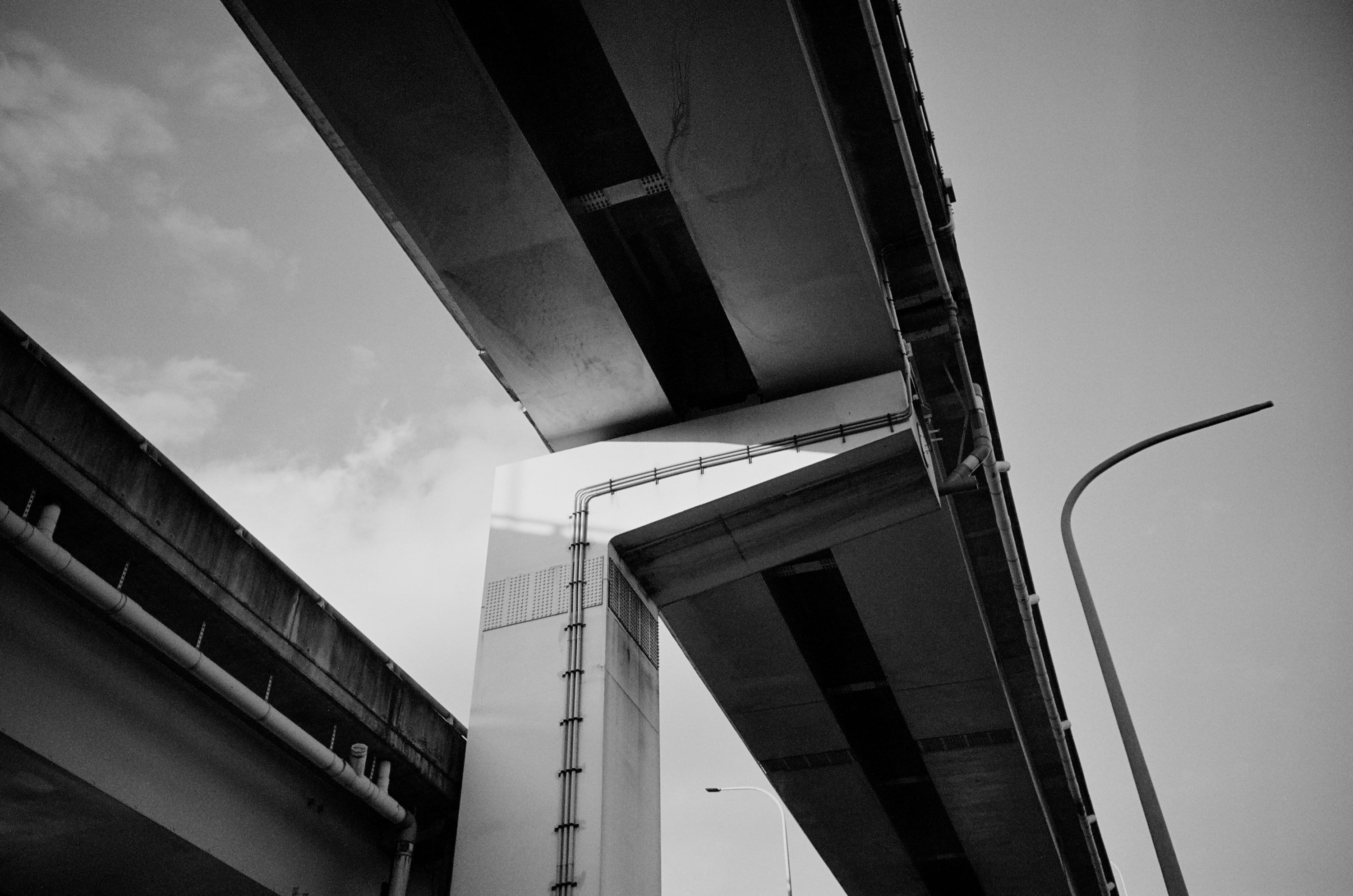 EP214 回台灣後的晨跑｜Lomo LC-A 蘇聯版 32mm f2.8 與 Ilford XP2 Super 400 135 黑白底片