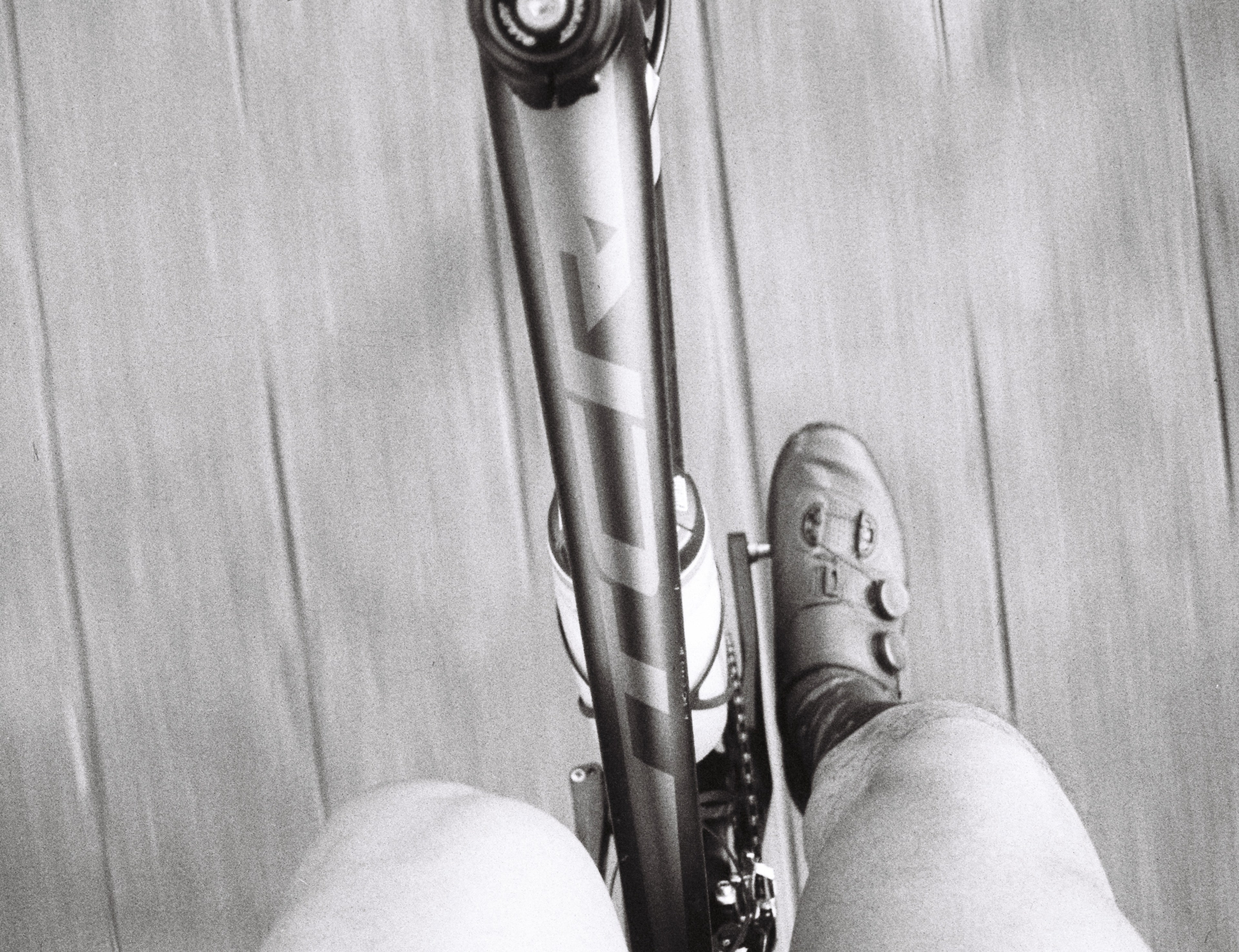 EP230 騎車是一種冥想｜Pentax Auto 110 Super 與 Lomography Orca 100 黑白底片