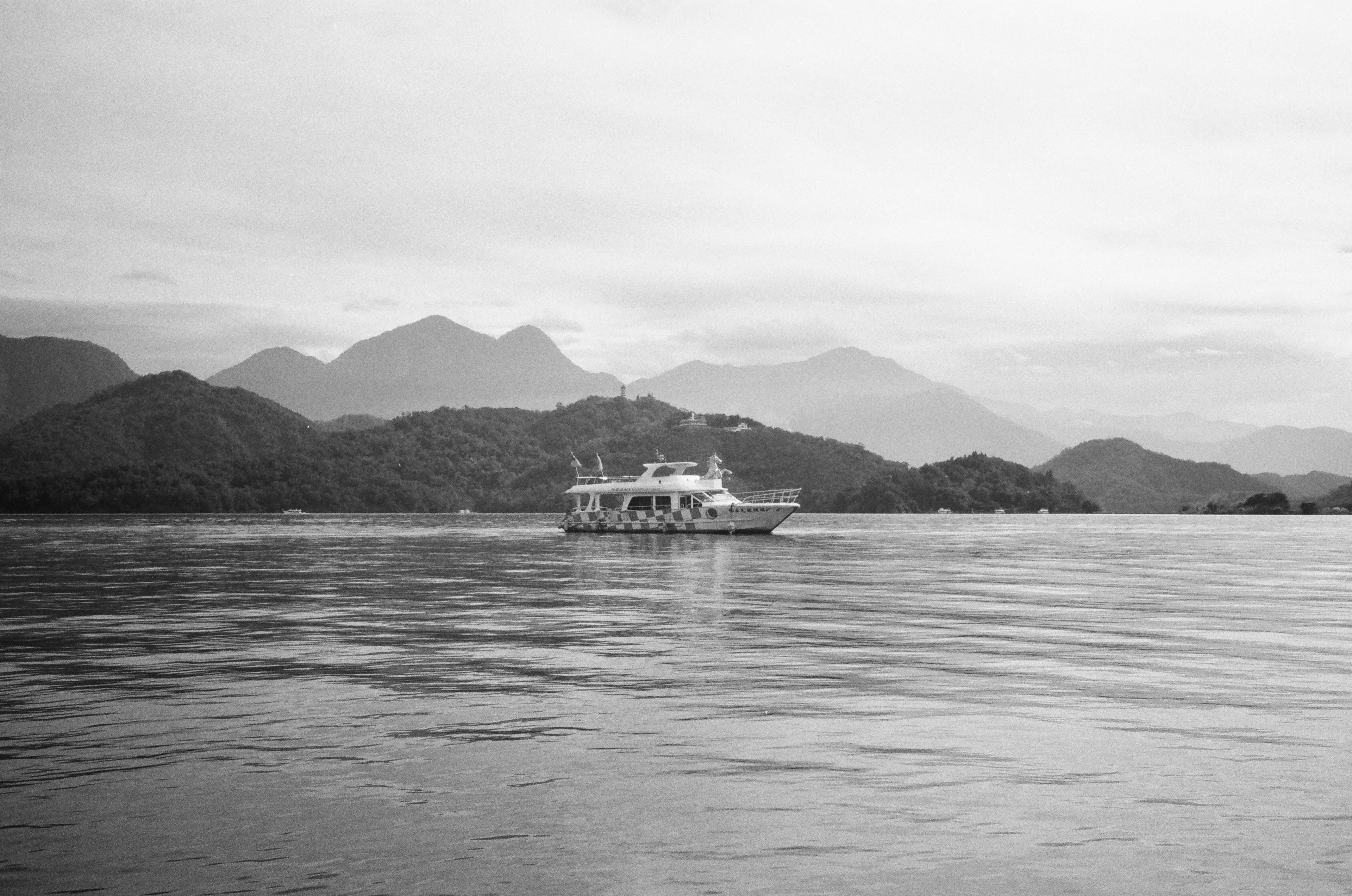 EP242 熱情先決｜Olympus O-Product 35mm f3.5 與 Ilford Delta 400 Professional 135 黑白底片