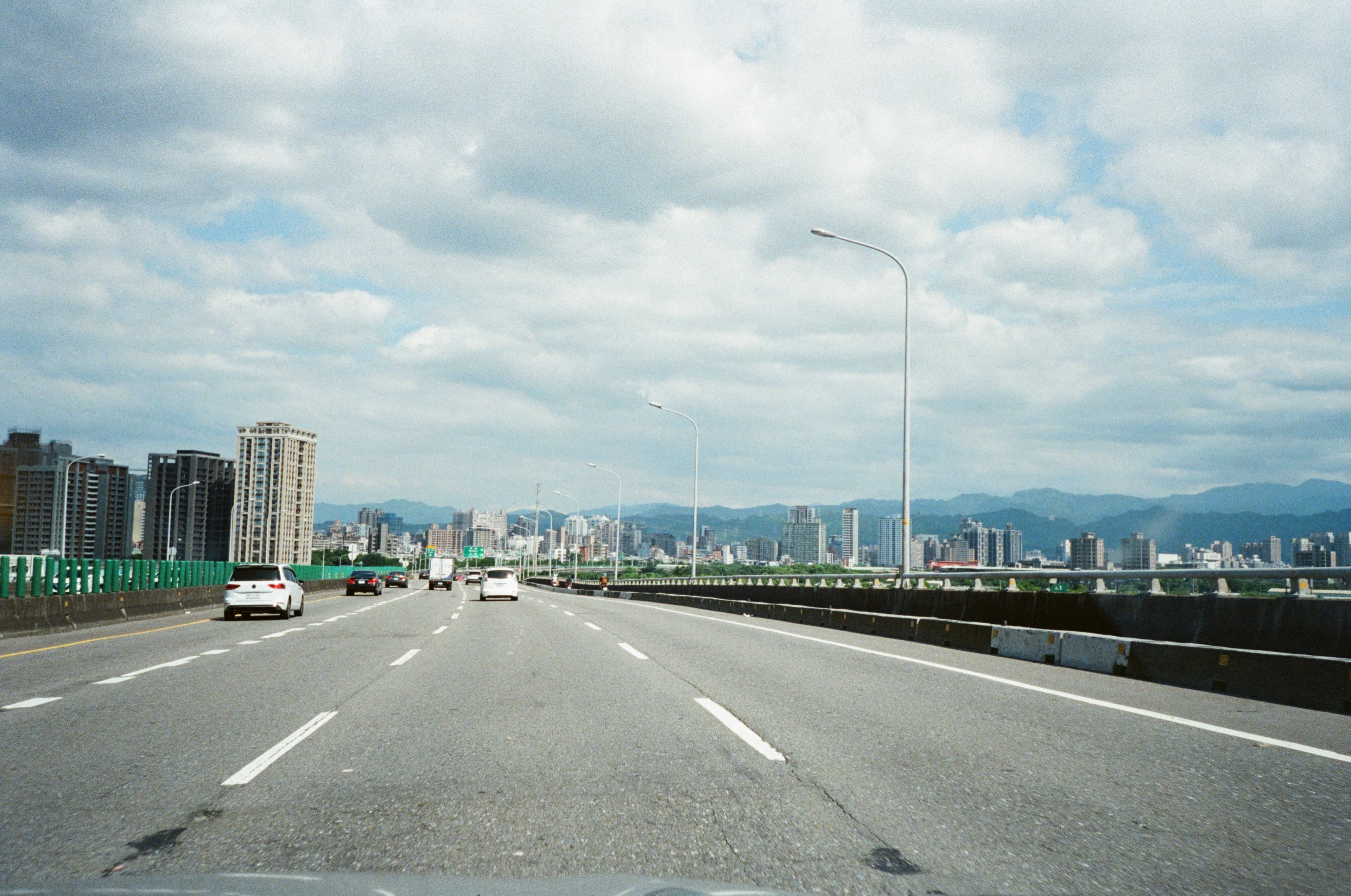 EP262 喵兔永別｜Olympus Mju II 35mm f2.8 與美版富士 Fujifilm 400 彩色負片